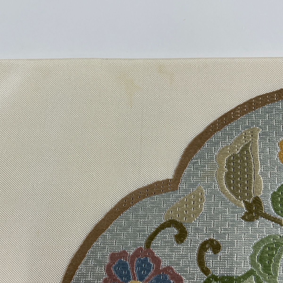 H2 横段古典模様 クリーム色 金糸 唐草 華文 うさぎ 六通 正絹 名古屋帯 名古屋帯 名品 草花 華文 絽刺し 金糸 クリーム 正絹 【中古