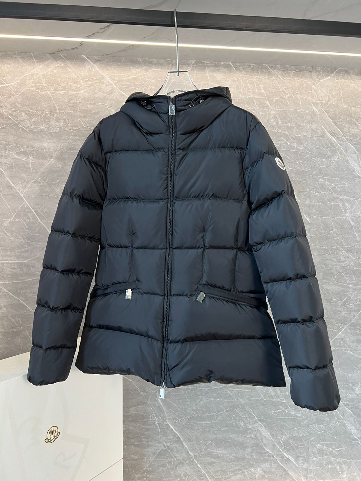 MONCLERモンクレール 黑 avoceショートレディース｜本日限定特価
