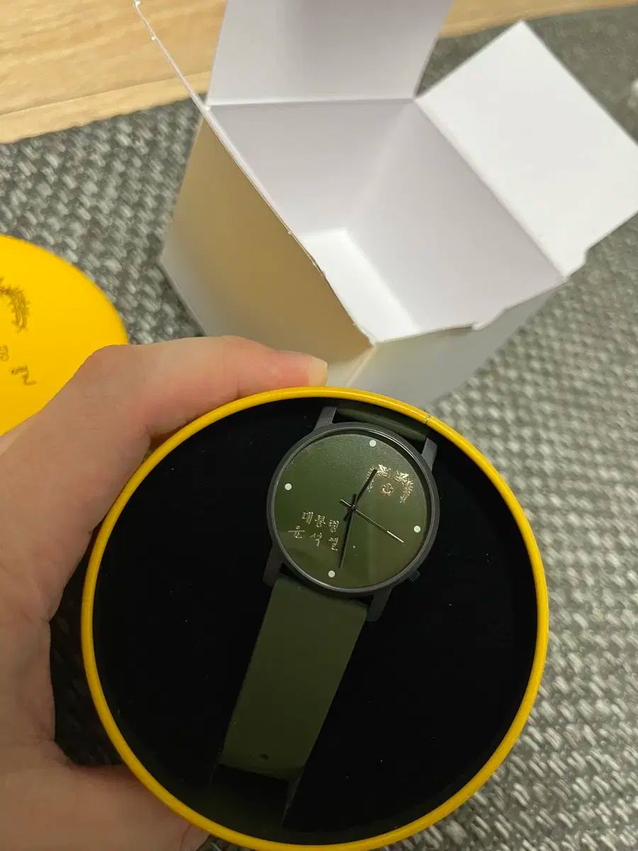 ユンソンニョル 時計