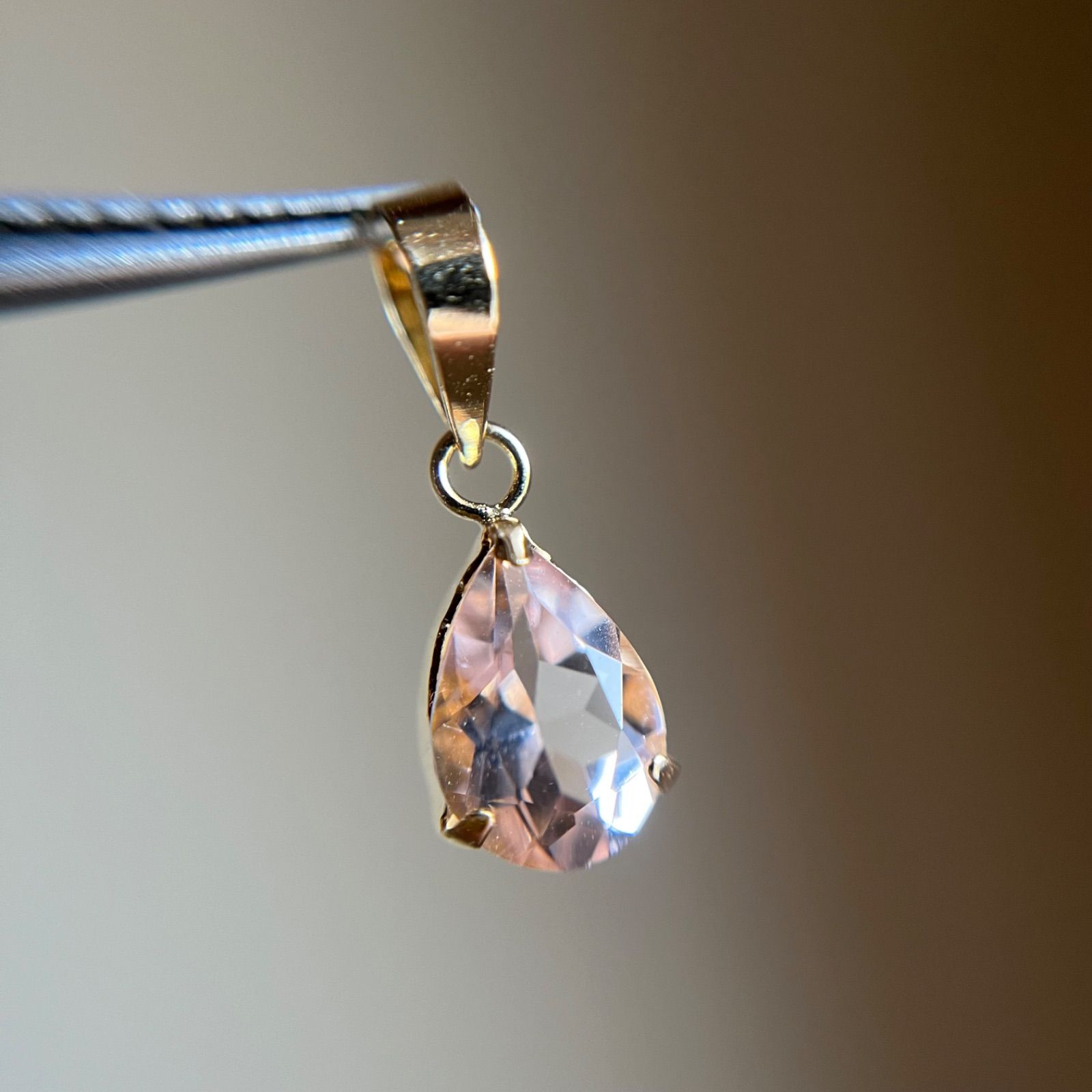 K18 天然石モルガナイト ペンダントトップ pear 18金 morganite