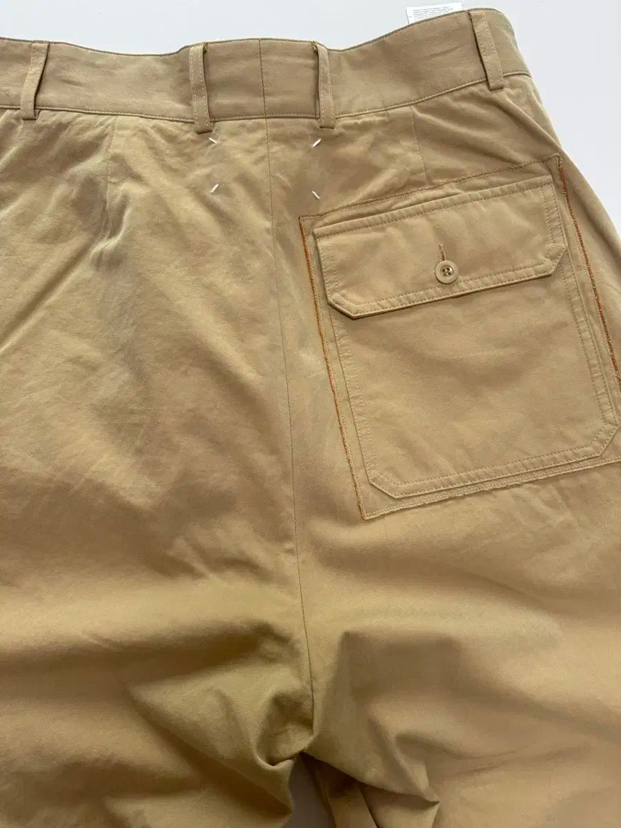 Maison Margiela(メゾンマルジェラ) ベージュ パンツ - メルカリ