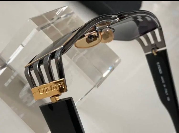 ケース・オマケ】 FENDI ゴールド縦にFENDIの文字 サングラス 未使用 