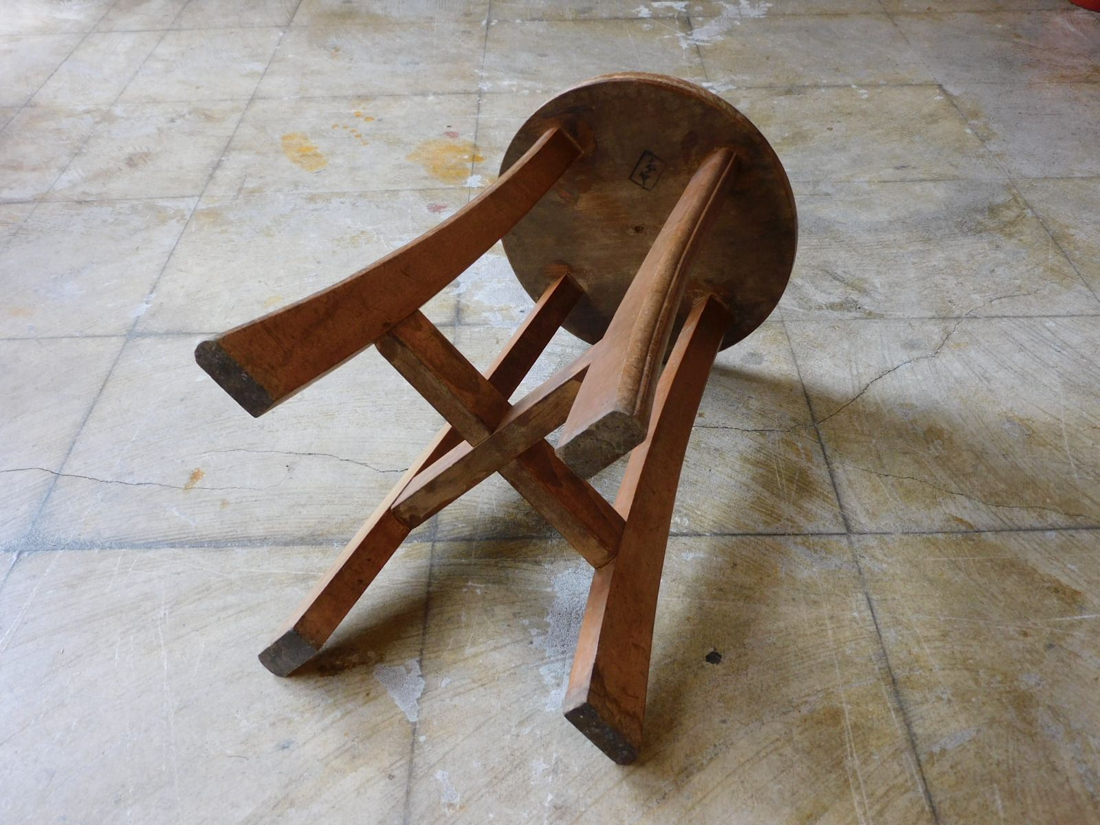 栗材＋ブナ材 丸椅子　スツール チェア 古家具 古道具 アンティーク レトロ ふるい木味の丸椅子・スツール ⁄ 古道具 ブナ材 イス 無垢材 チェア ふるい
