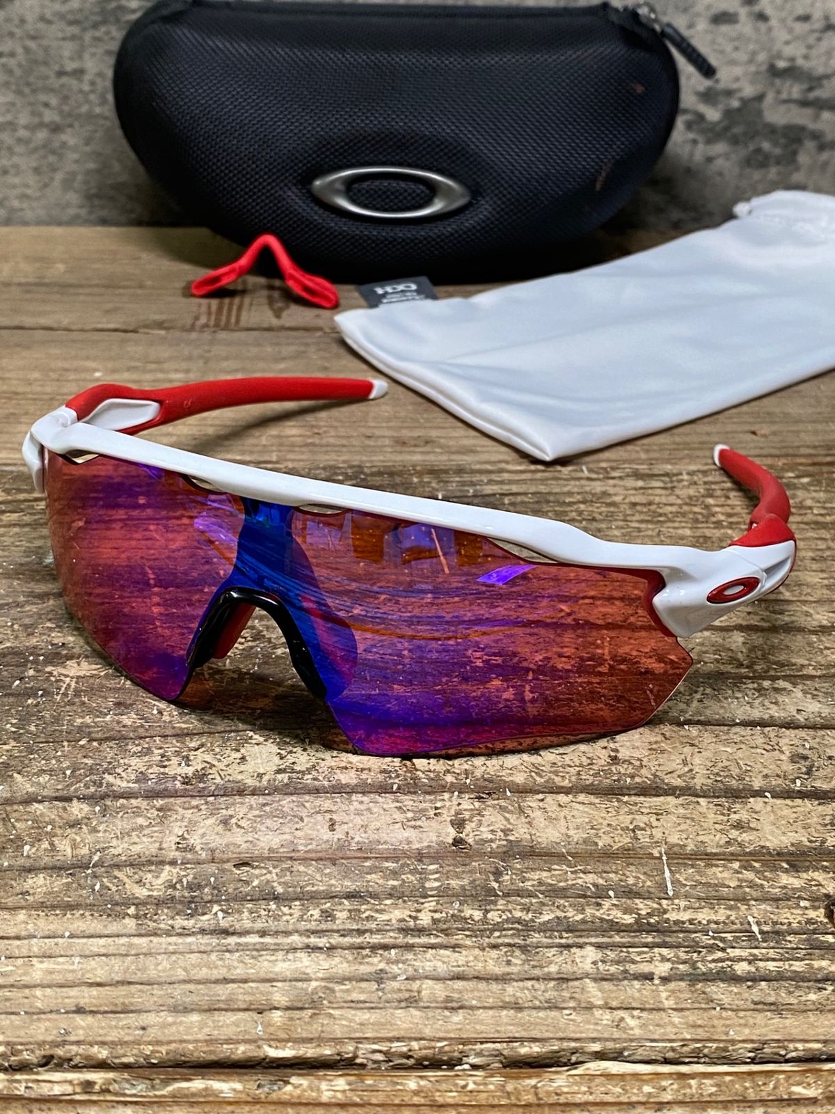 IW713 オークリー OAKLEY レーダーイーブイパス RADAR EV PATH サングラス アイウェア PRIZMレンズ 白 ケース付属 レンズに傷有り