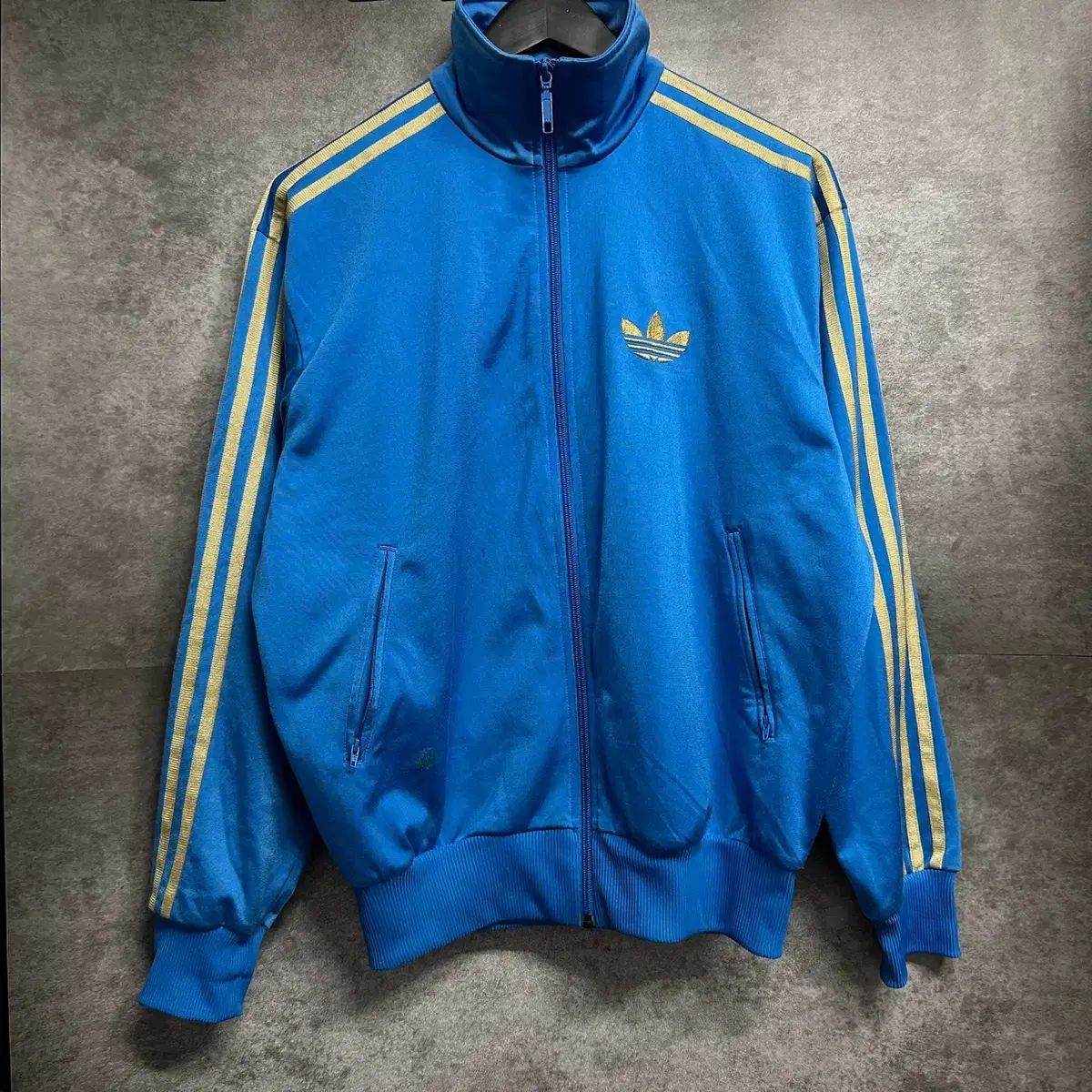 【雷市場（ポンジャン）商品韓国直送】 レア adidas(アディダス) ファイヤーバード ジャージ