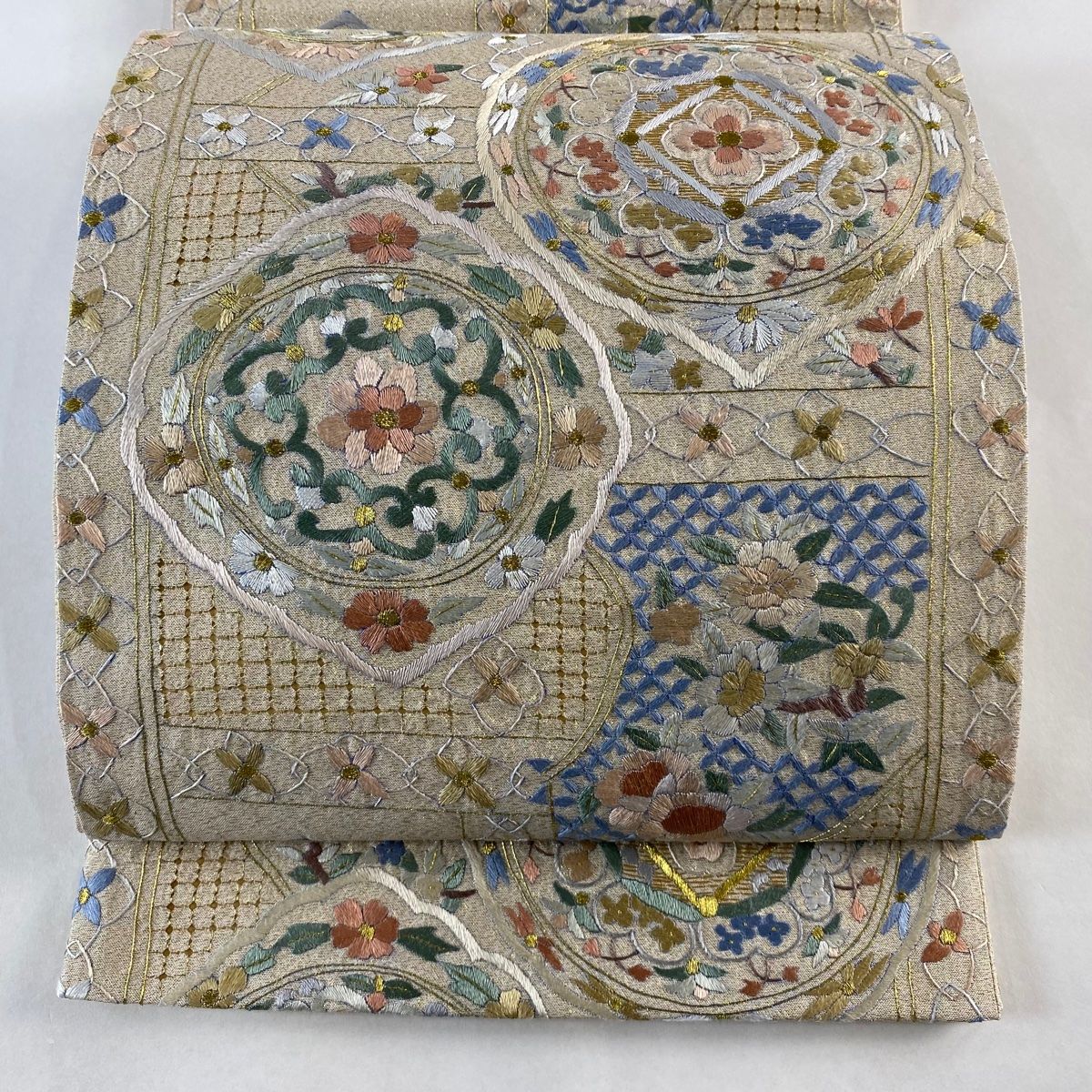 袋帯 華文 草花 金糸 刺繍 ベージュ 六通 正絹