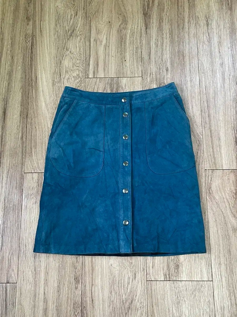 YAS スエード ボタン フロント スカート J03051