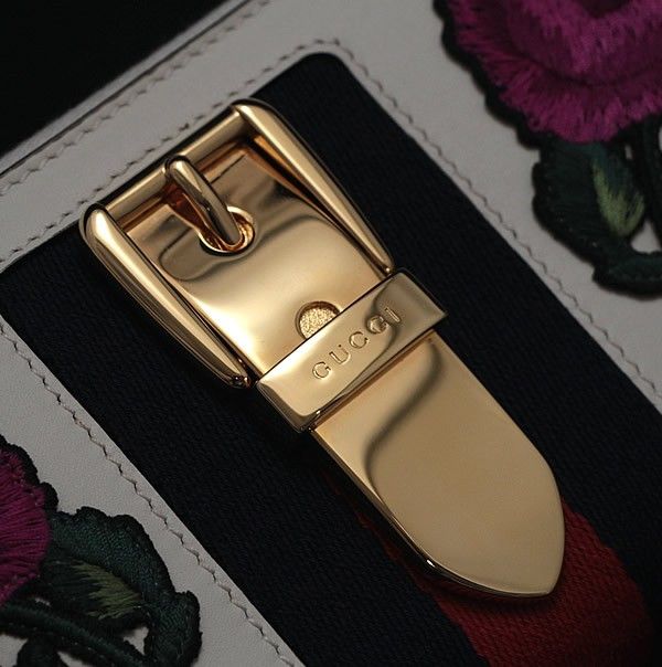 GUCCI シルヴィ エンブロイダリ― ラウンドファスナー 長財布 レザー 白 GUCCI グッチ シルヴィ エンブロイダリー ラウンドファスナー 長