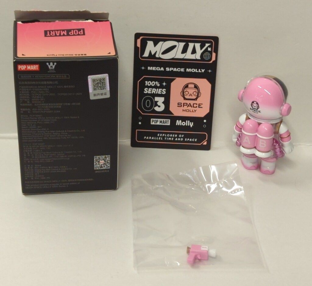 POP MART MEGA SPACE MOLLY 100% Series 3 Kennyswork Graffiti POP MART MEGA SPACE MOLLY 100% Series 3 Kennyswork Graffiti