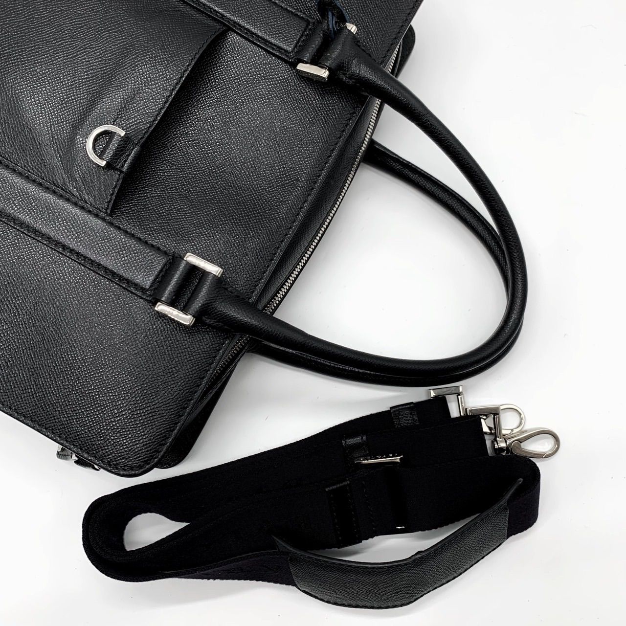 ✨BVLGARI✨ビジネスバッグ レザー ブラック ロゴ金具 A4収納可能 レザービジネスバッグ カブセ B4 / FUJITAKA（フジタカ）公式 / 本革