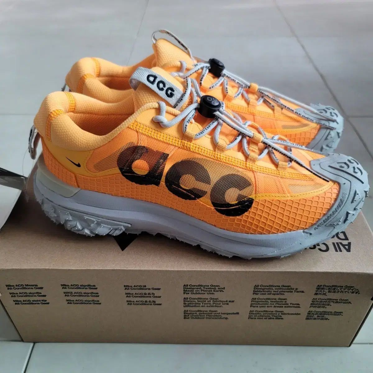 ナイキ ACG マウンテン フライ 2 ロー オレンジ 275