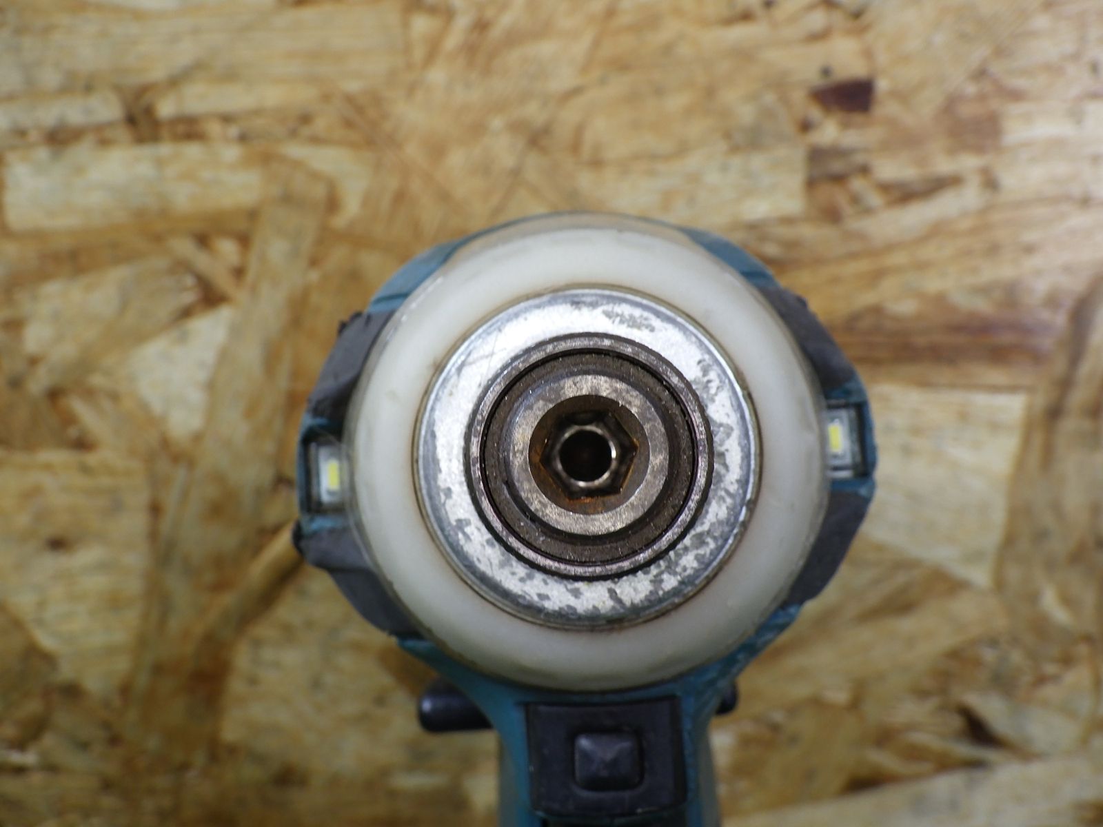 煙が出ます マキタ 18V インパクトドライバー TD171D 通電していません 現状お渡し 修理やパーツ取りに makita ジャンク品