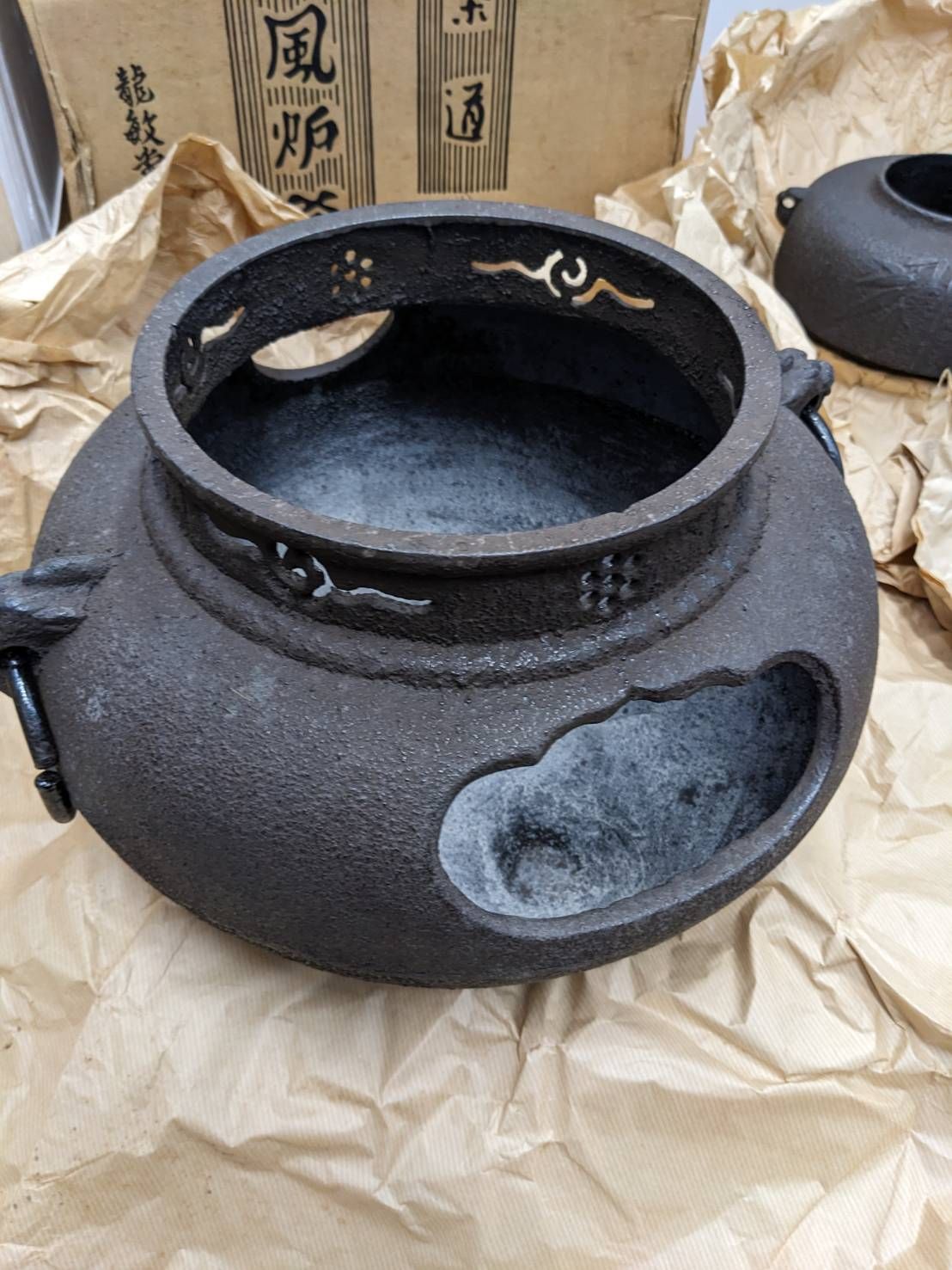 S86235 風炉釜 龍敏堂造 上鬼面小 茶釜 茶器 鉄製 茶道具 美品