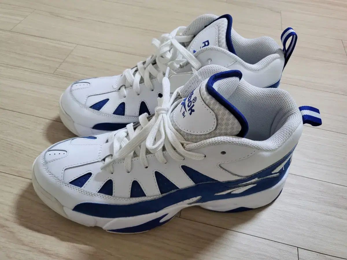 【雷市場（ポンジャン）商品韓国直送】 Reebok(リーボック) スウィングマンミッド レトロ バスケットシューズ 270 新品