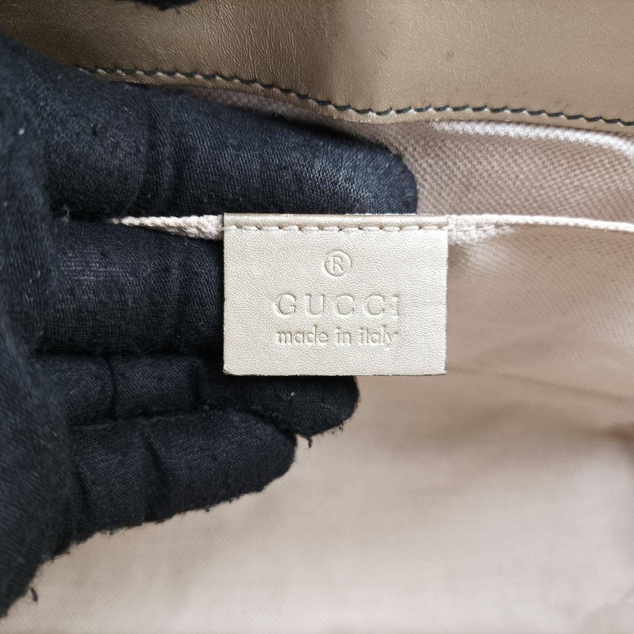 グッチGucciエミリーゴールドレザー369621H017497716