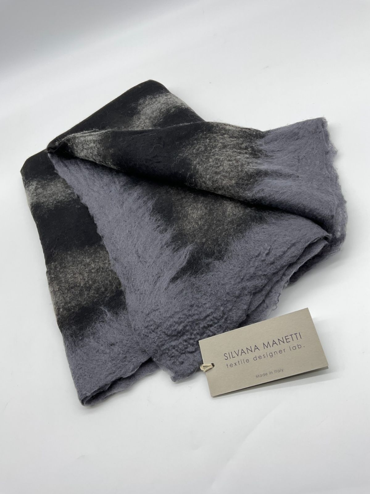 【未使用】SILVANA MANETTI シルク混大判ストール グレー×ブラック お値引き交渉大歓迎】未使用 SILVANA MANETTI シルヴァナ・マネッティ