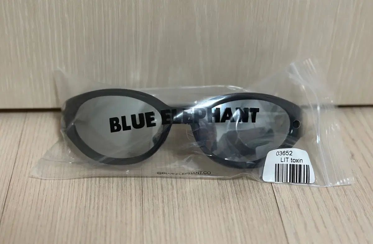 新品 BLUE ELEPHANT(ブルーエレファント) サングラス LIT toxin