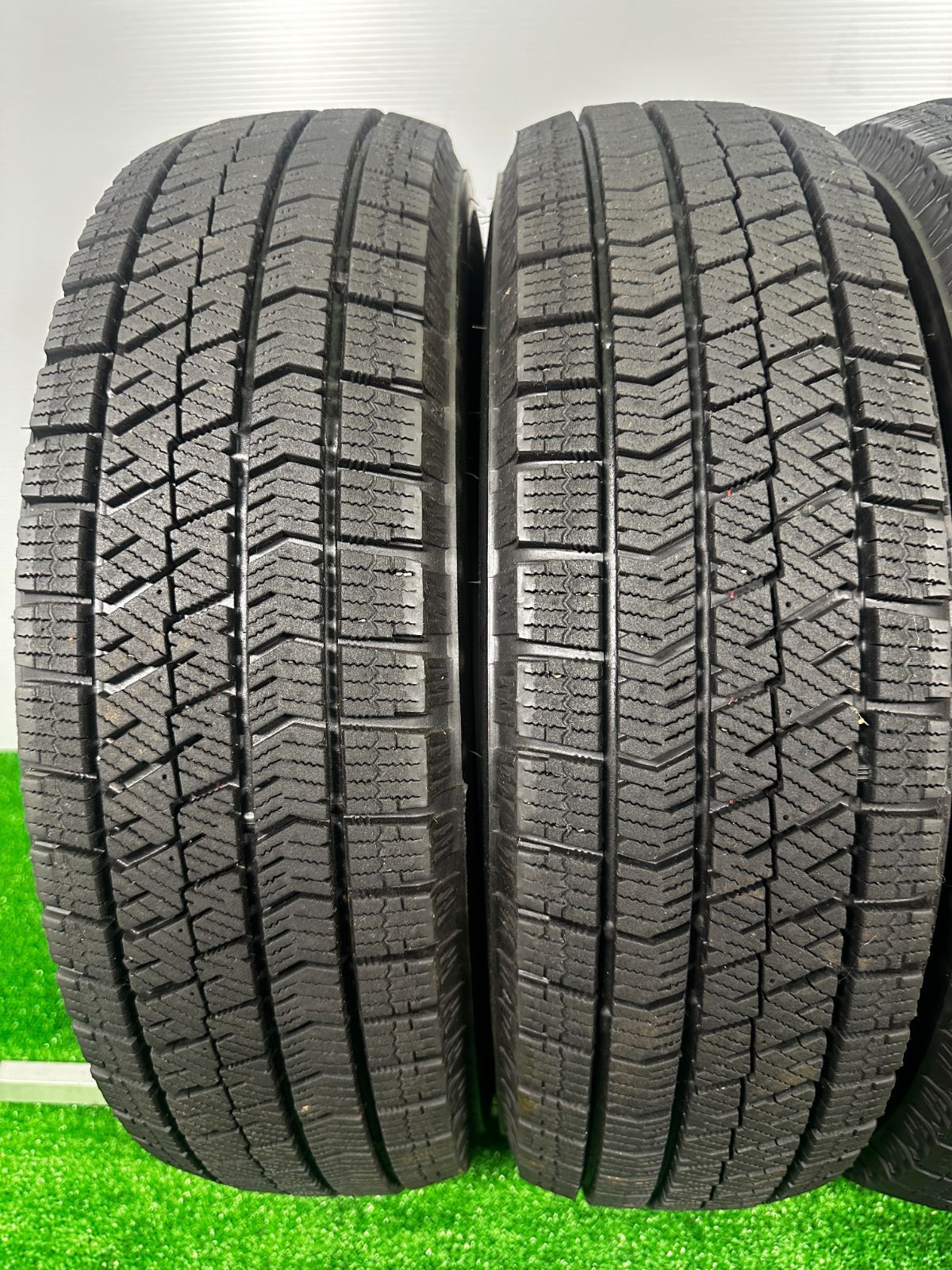 155 65R14 ブリヂストン VRX2 製 4本 冬タイヤ スタッドレス TA094