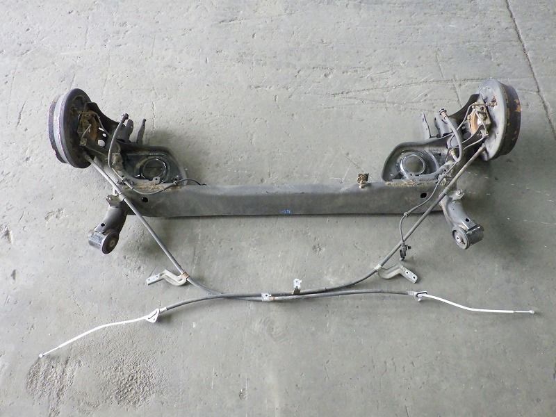 ノート SNE12 リアアクスルビーム E-POWER メダリスト FOUR 4WD 55501-3VE1B KAD