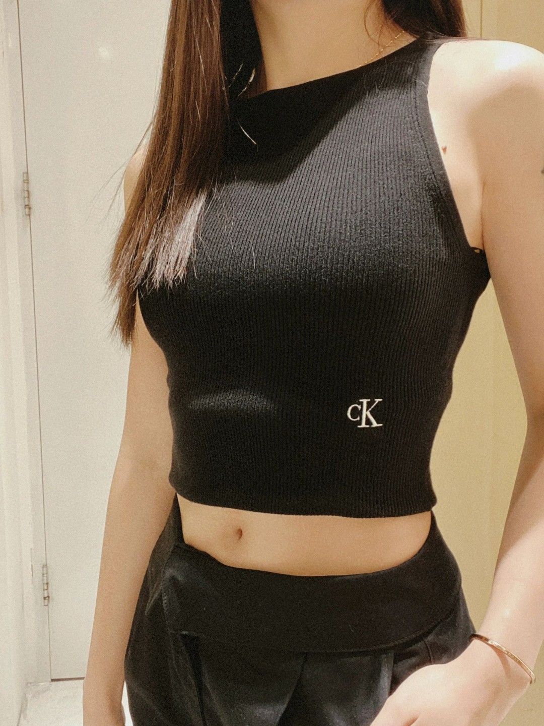 *Calvin Klein*ロゴ入り ストラップトップス ブラック