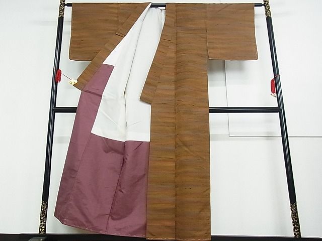 平和屋-こころ店■上質な紬　横段文　着丈153.5cm　裄丈62.5cm　正絹　逸品　未使用　A-ja4274