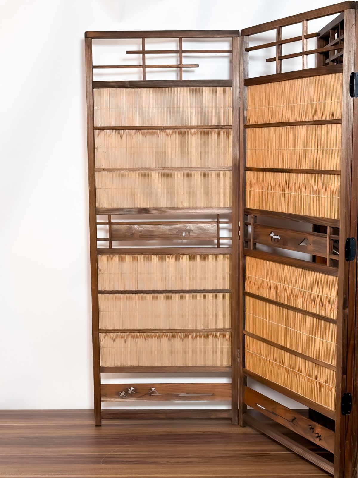 昭和レトロ 木製衝立 4連パーテーション 透かし彫り入り - メルカリ