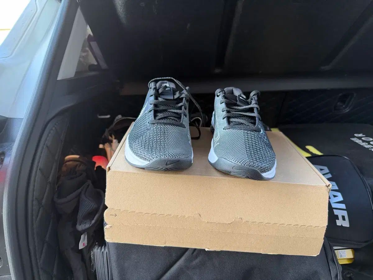 275 NIKE ナイキ マットコンサート