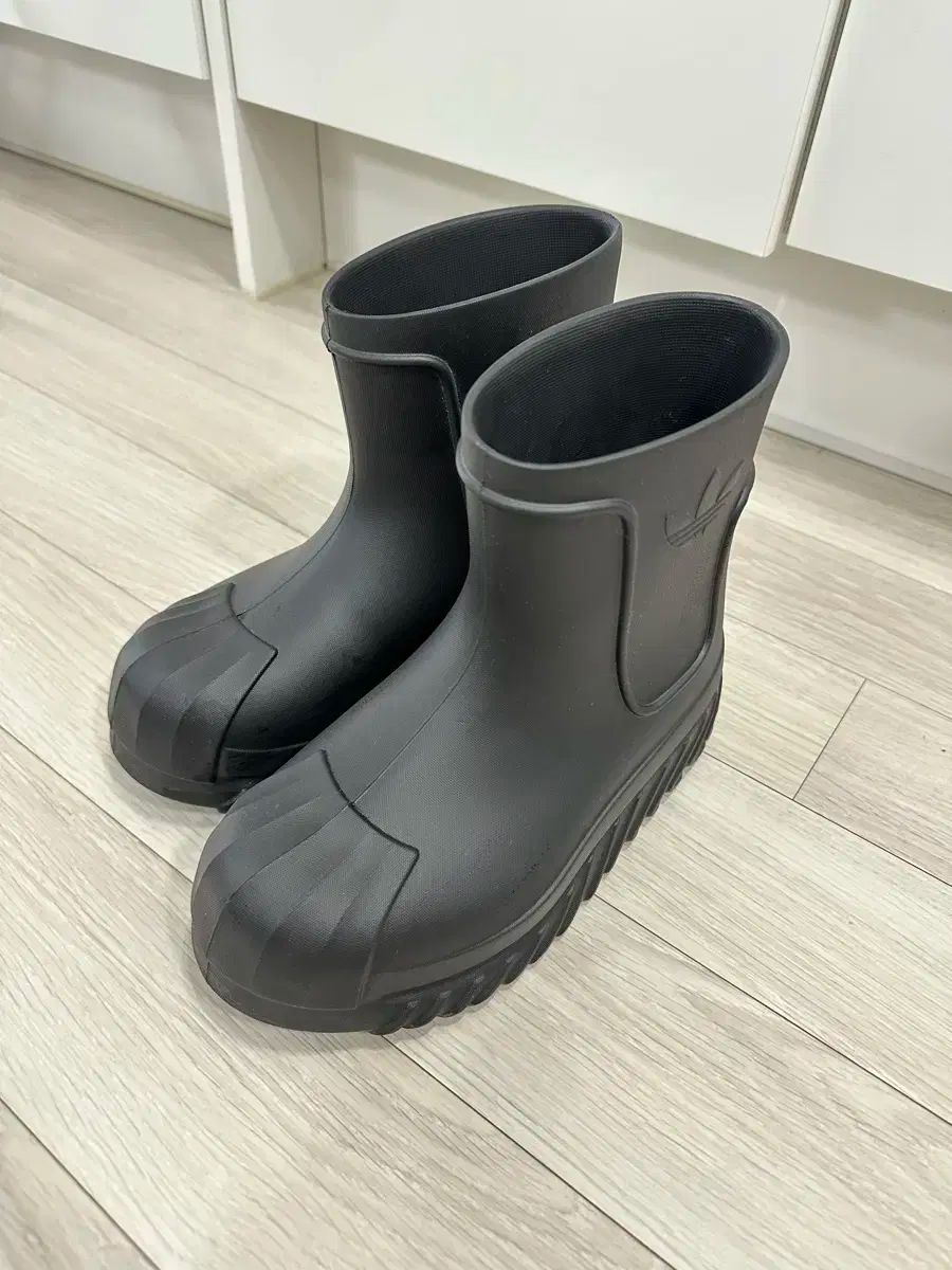 adidas アディダス