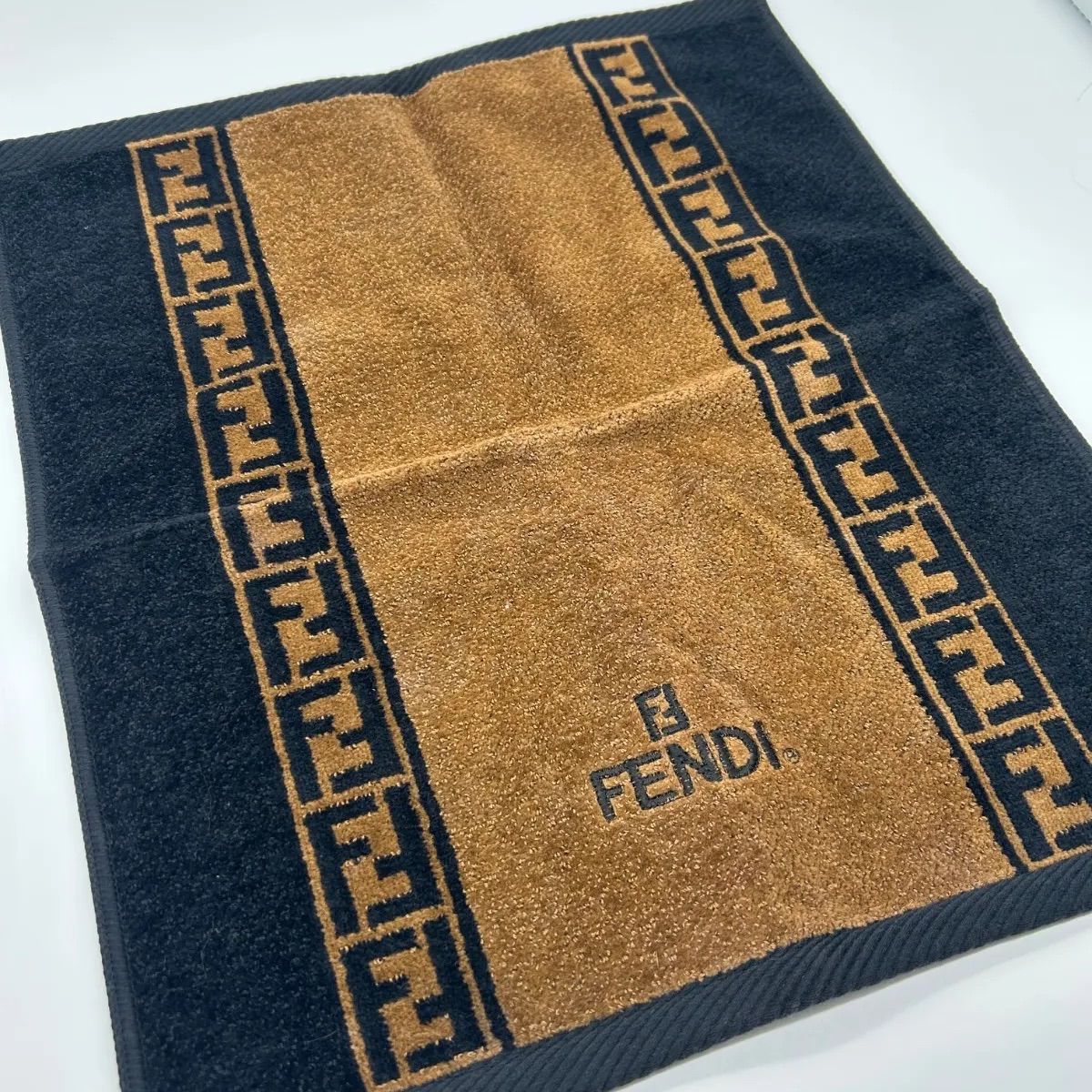 新品未使用 FENDI フェンディ ロゴ ハンドタオル 33.5cm×39.5cm 