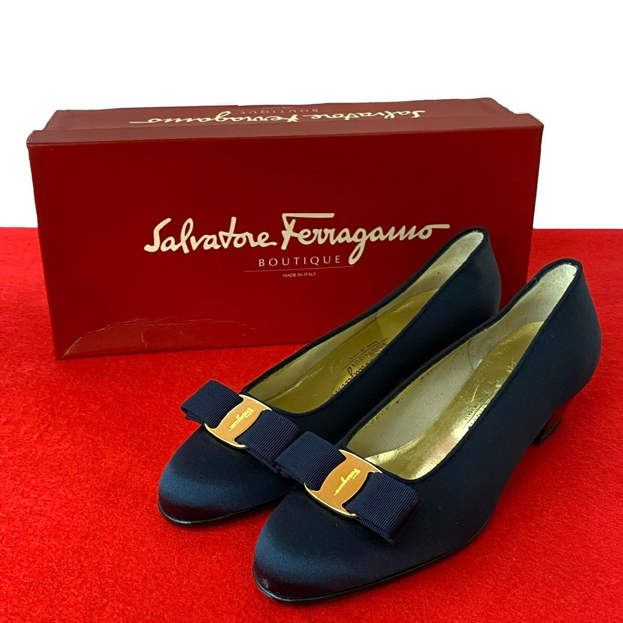 未使用保管品 箱付き Salvatore Ferragamo サルヴァトーレ 未使用保管品 箱付き Salvatore Ferragamo サルヴァトーレ