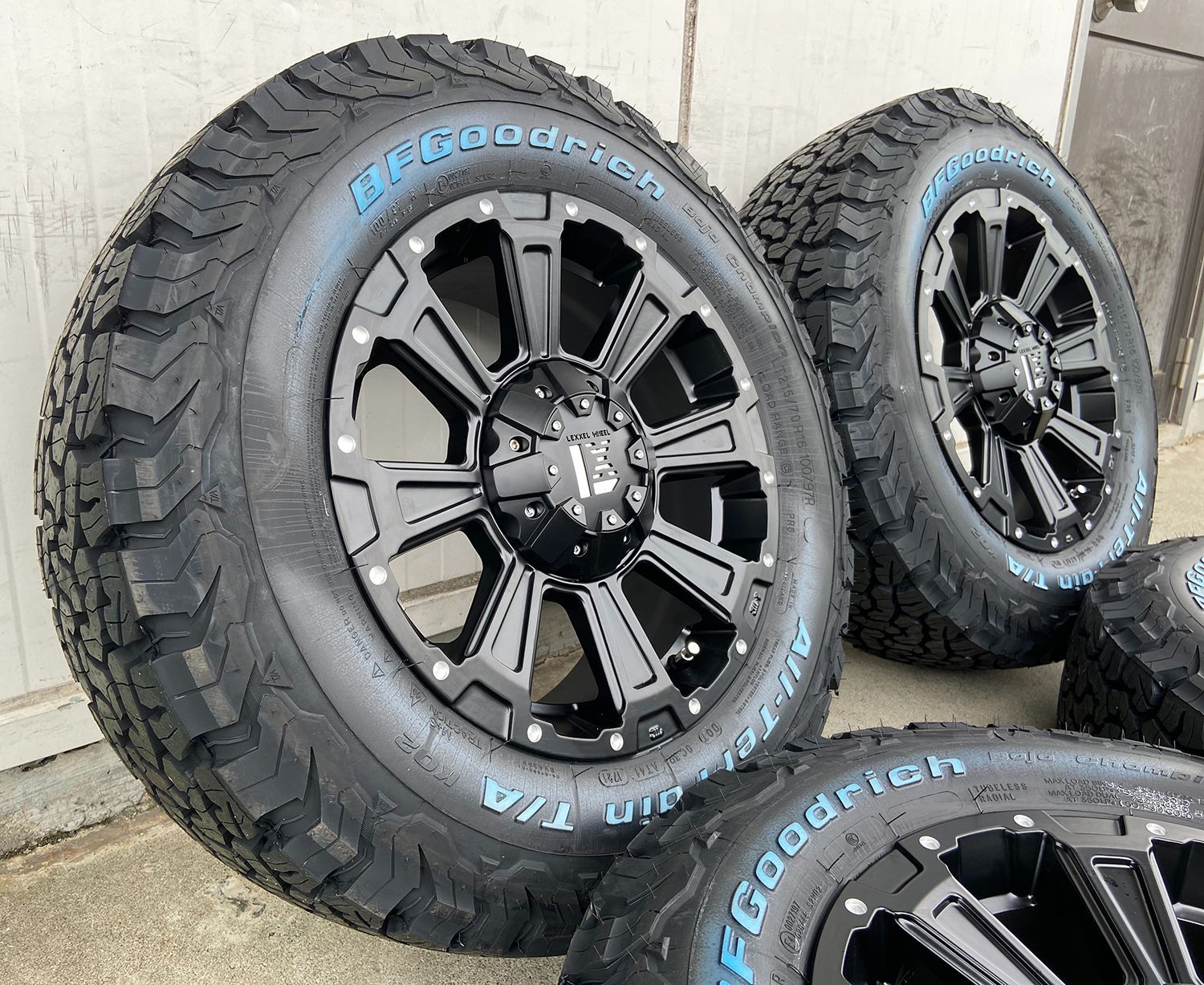 デリカD5 RAV4 CX5 エクストレイル T31/T32 クロスロード アウトランダー タイヤホイール 4本セット BF Goodrich AT 215/70R16  225/70R16 235/70R16 LEXXEL DeathRock マッドブラック - メルカリ