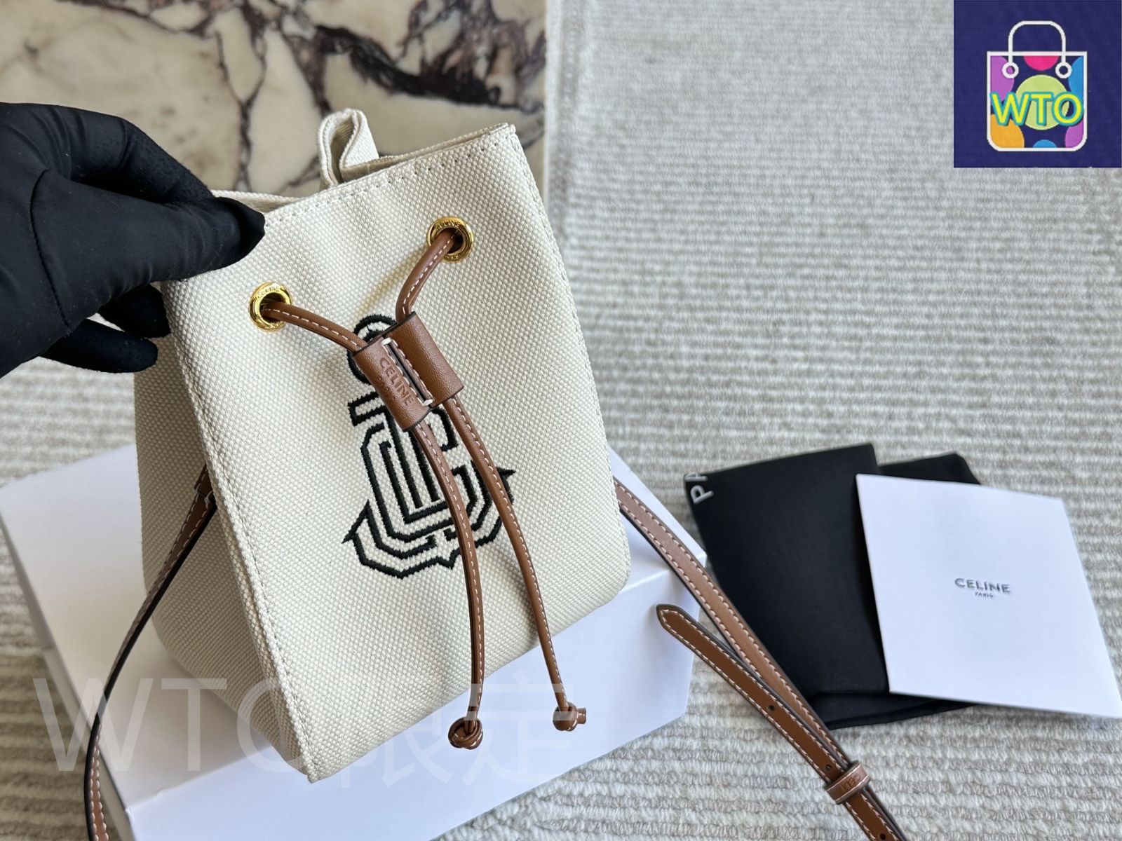 セリーヌ　カタログ CELINE セリーヌ ミディアム ニノ バッグ サプルカーフスキン