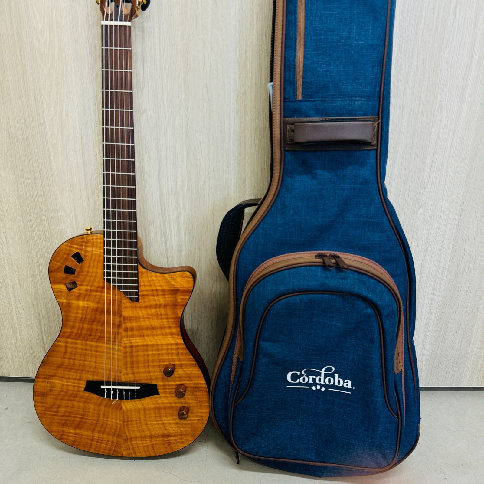 ヘフナー　エレキベース　HCT-GLXB-BL　ショートスケール　ハードケース ヘフナー エレキベース HCT-GLXB-BL ショートスケール ハードケース