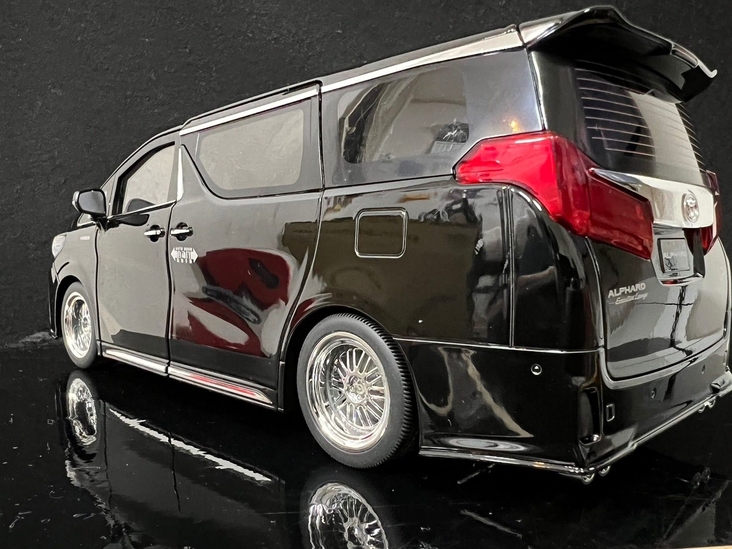 トヨタ TOYOTA アルファード 1/18 ミニカー ブラック H172 トヨタ TOYOTA アルファード 1/18 ミニカー ブラック H172 - メルカリ