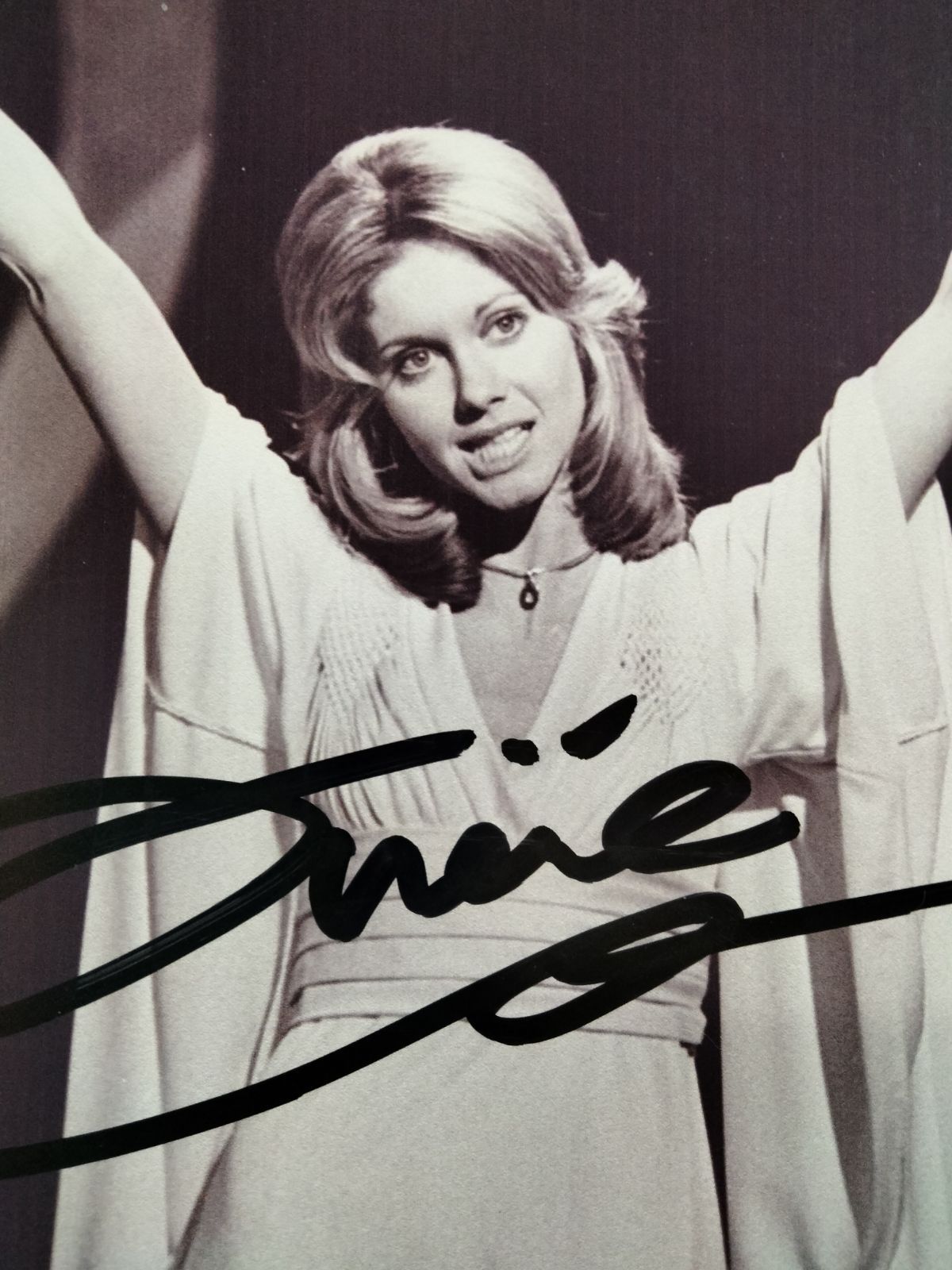 オリビア・ニュートン＝ジョン直筆サイン入り2Lサイズ写真… オリビア・ニュートン＝ジョン直筆サイン入り2Lサイズ写真…Olivia