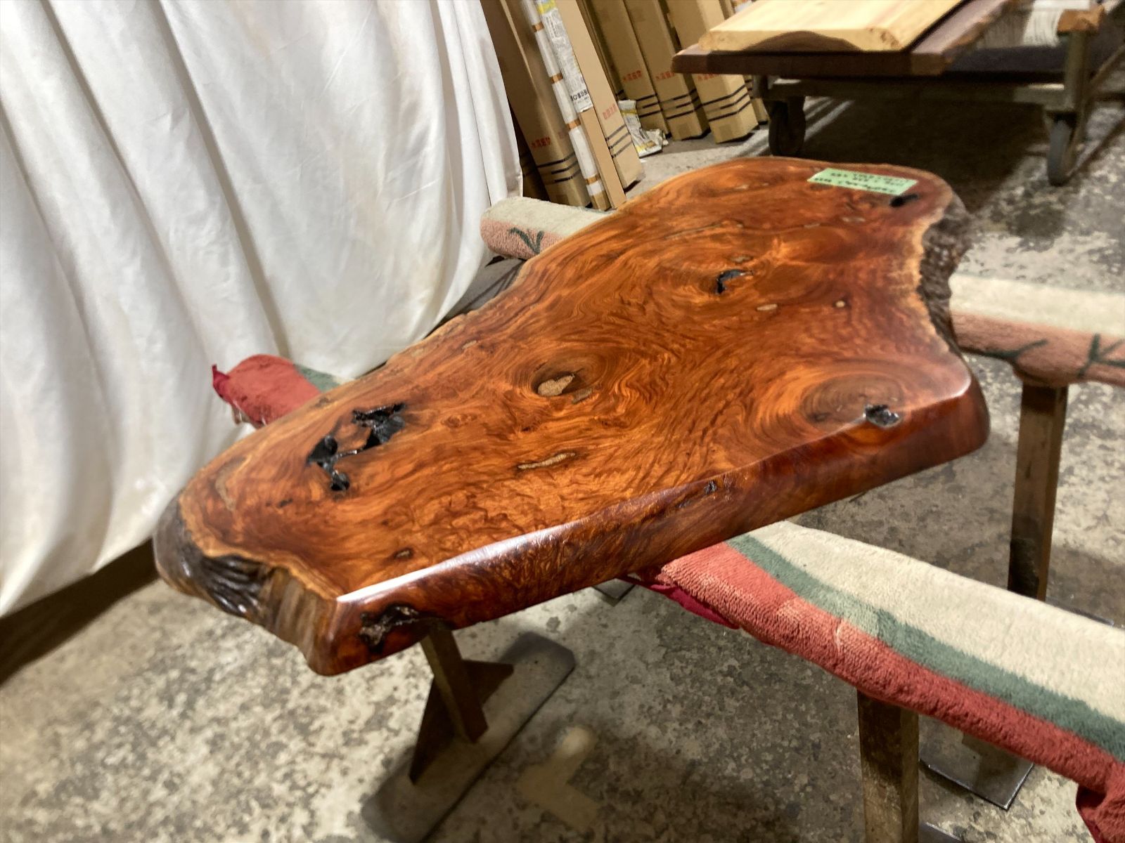 クラロウォールナット9229 一枚板無垢 乾燥材 瘤材 1020x620x57mm バール材 カウンター センターテーブル ローテーブル