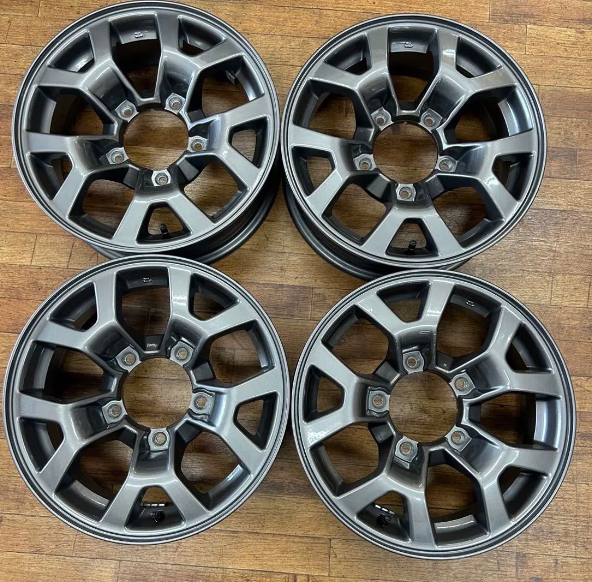 ★新車納車時取り外し品 ジムニー シエラ JB74 純正アルミホイール（B）★ 新車納車時取り外し 新同品 ジムニー シエラ JB74 純正アルミ