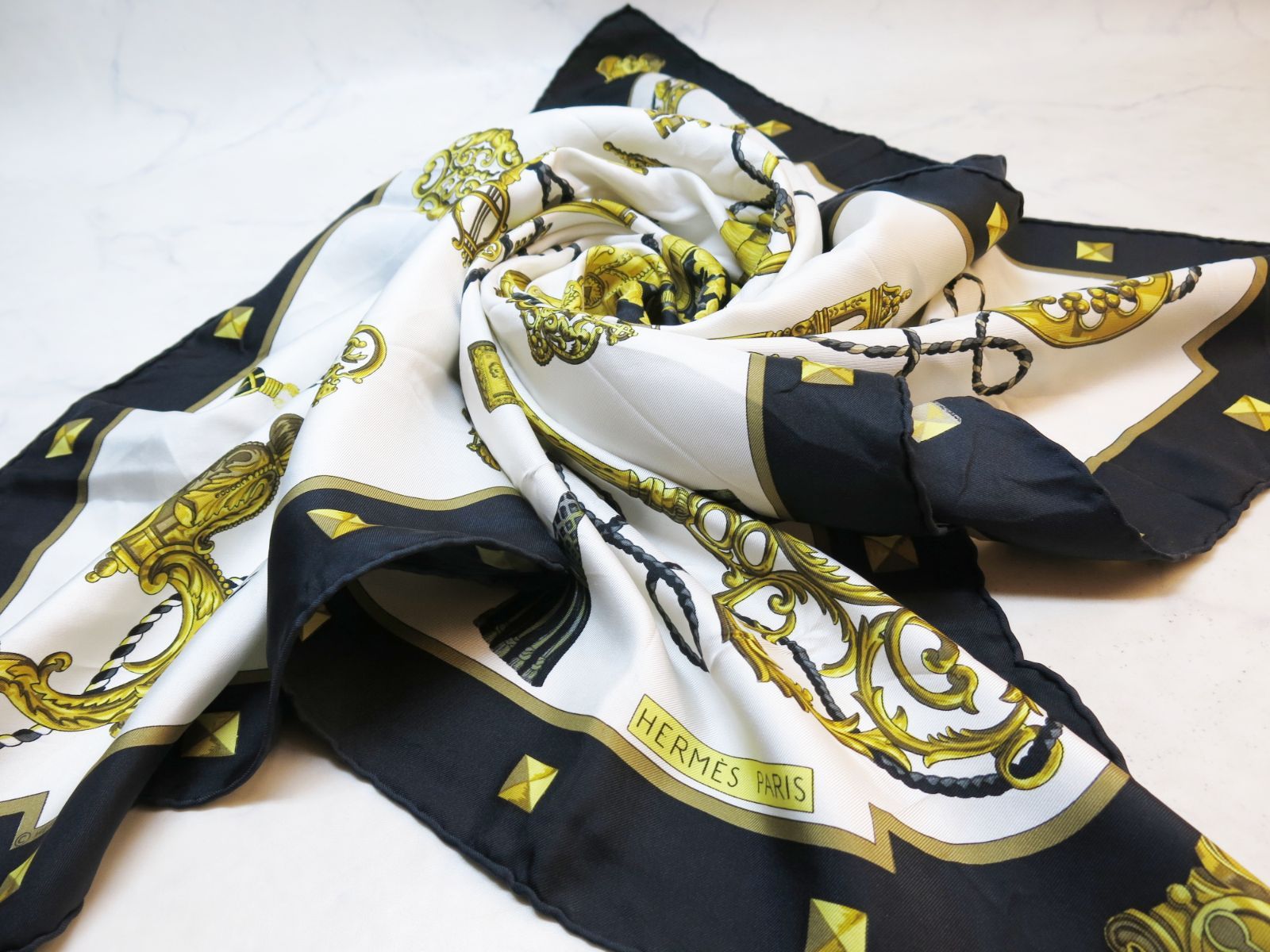 MER722 HERMES（エルメス）カレ90 Les cles エルメス人気の柄 鍵柄