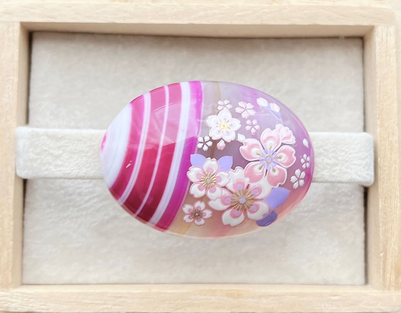 リクエスト不可☆〜天然石 1点ものピンク縞瑪瑙 蒔絵風桜 帯留め 40×30 
