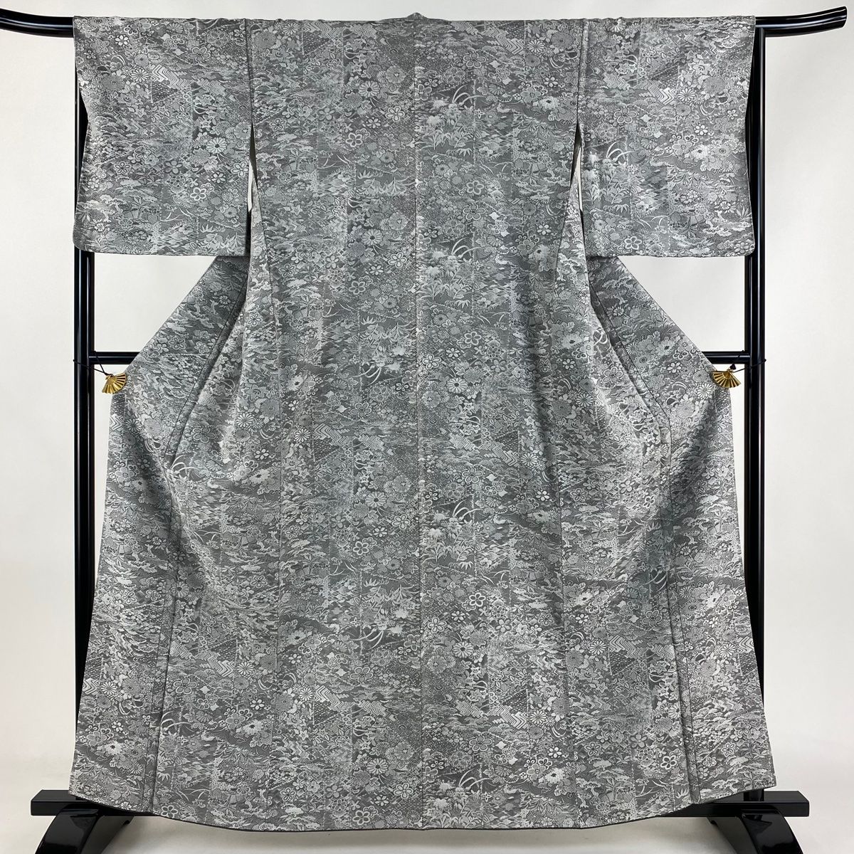 小紋 身丈160cm 裄丈66cm M 袷 山岡古都 紋意匠 草花 芝 灰色 正絹 美  