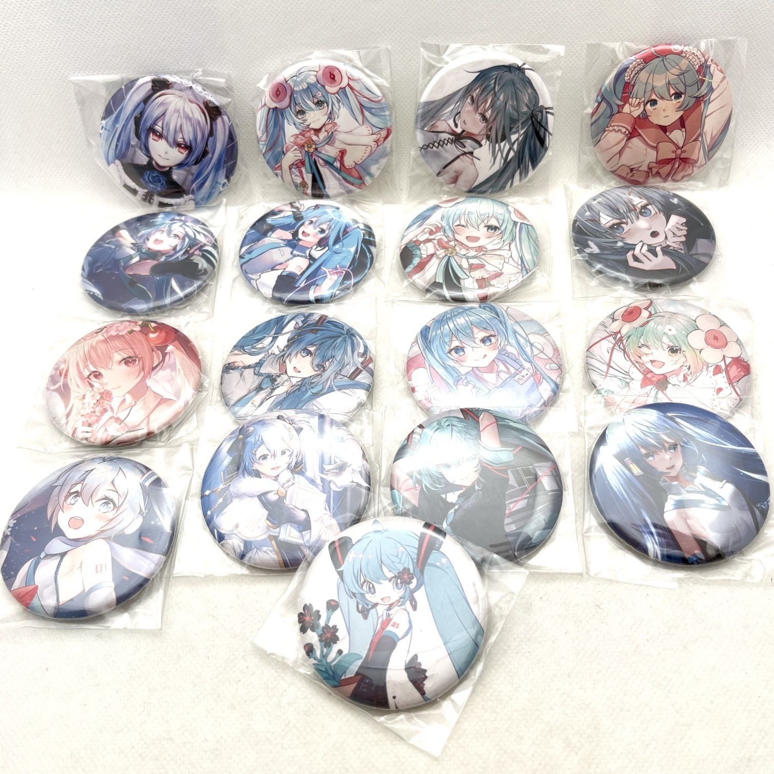 初音ミク 缶バッジ 17個まとめ 同人グッズ バッヂ パッケージ入 直径 