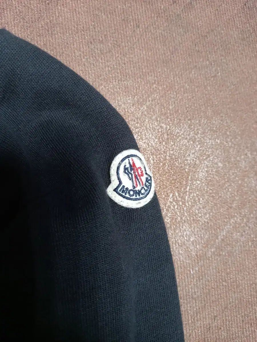 MONCLER モンクレール キッズ 黒 ブルゾン ジャケット 8 税金