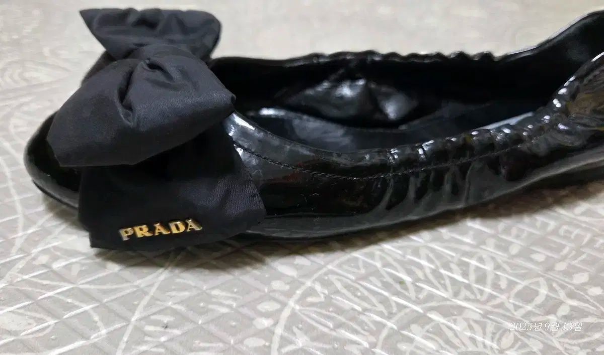 美品 PRADA プラダ リボン フラットシューズ 38 パテントレザー 美品 PRADA プラダ リボン フラットシューズ 38 パテントレザー