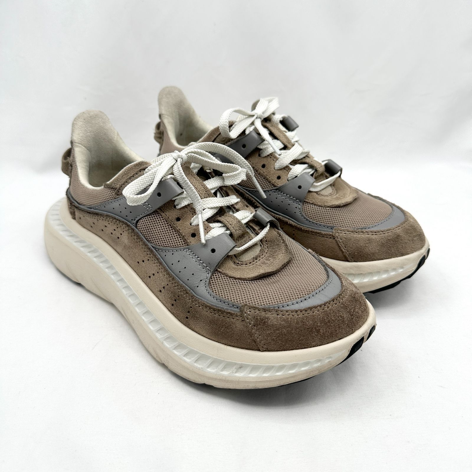 UGG アグ CA805 V2 厚底 スニーカー ヌバック ベージュ ホワイト
