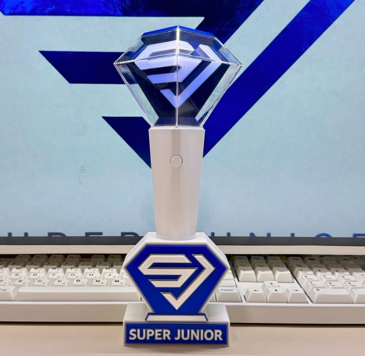 SUPERJUNIOR ペンライトスタンド - メルカリ