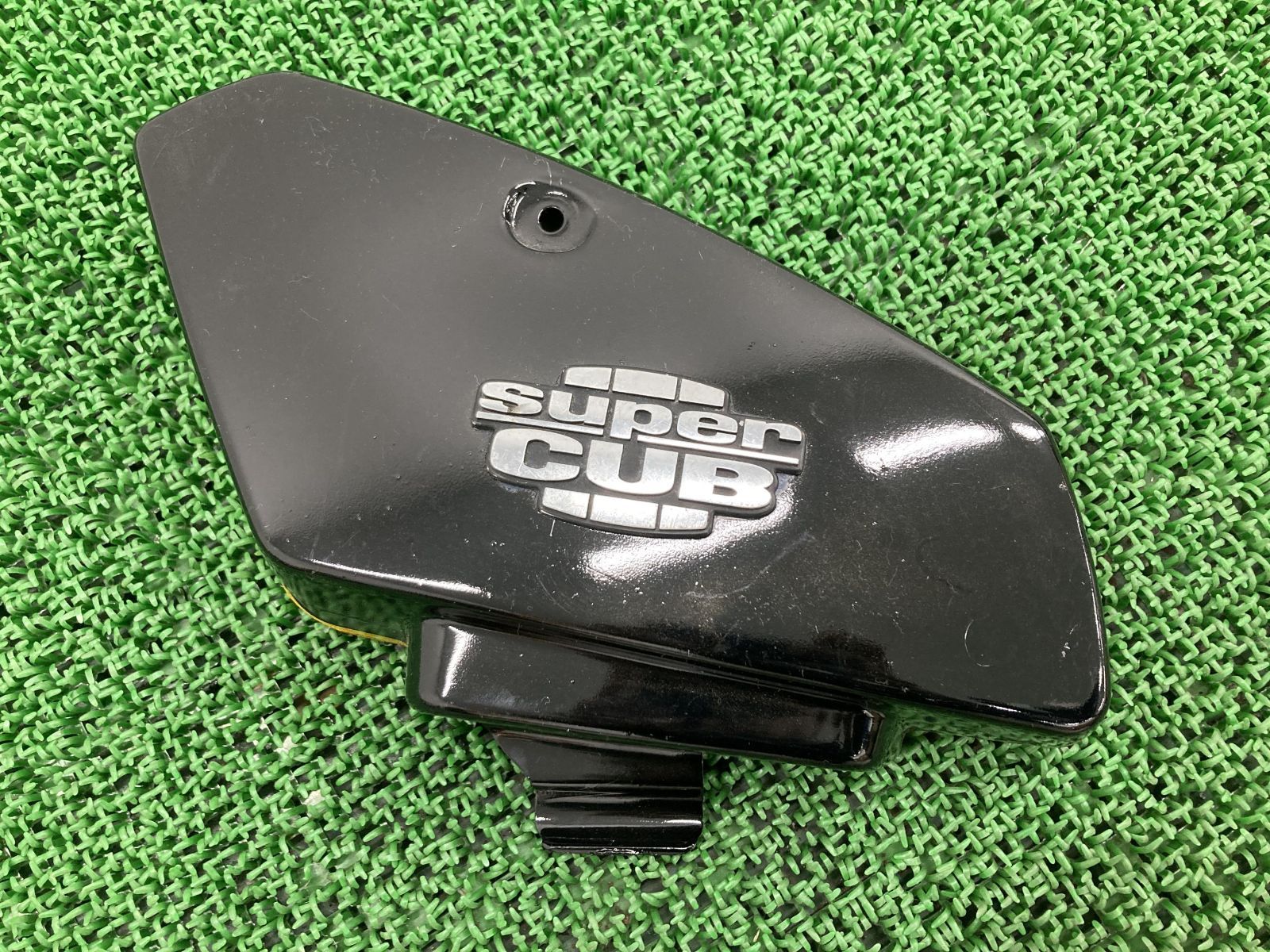 スーパーカブ90 サイドカバー 右 黒 ホンダ 純正 中古 バイク 部品 HA02 SuperCub90 サイドカウル 修復素材やペイント素材に 品薄 希少品