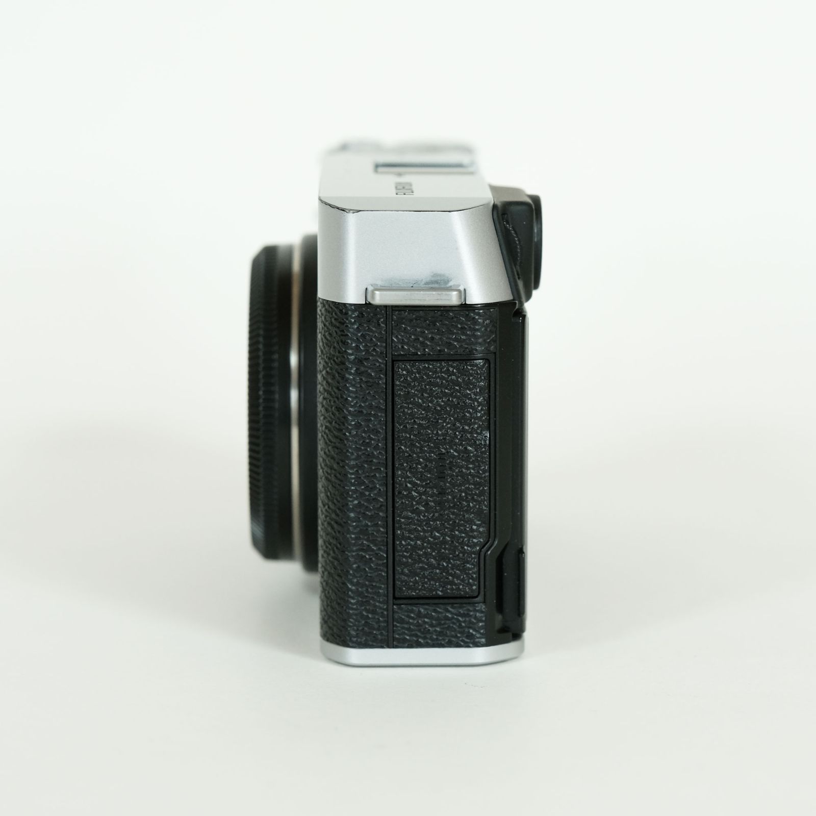 【良品】シャッター数2278 | FUJIFILM X-E4（サムレスト付） シャッター数2,461回｜純正サムレスト付] FUJIFILM X-E4 ボディ