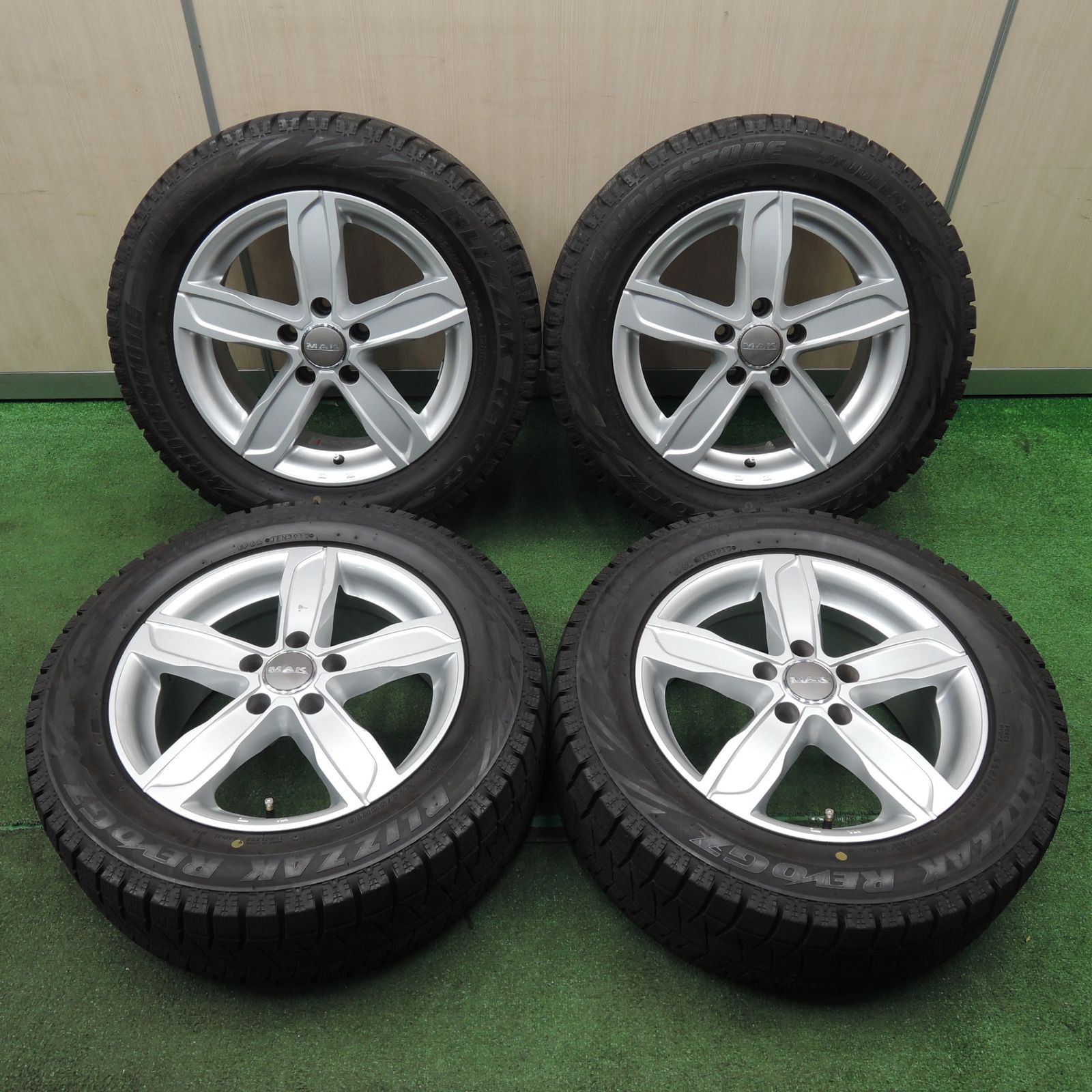 新商品 9.5分以上☆ベンツ 等 225/55R16 PCD112/5H スタッドレス EURO 