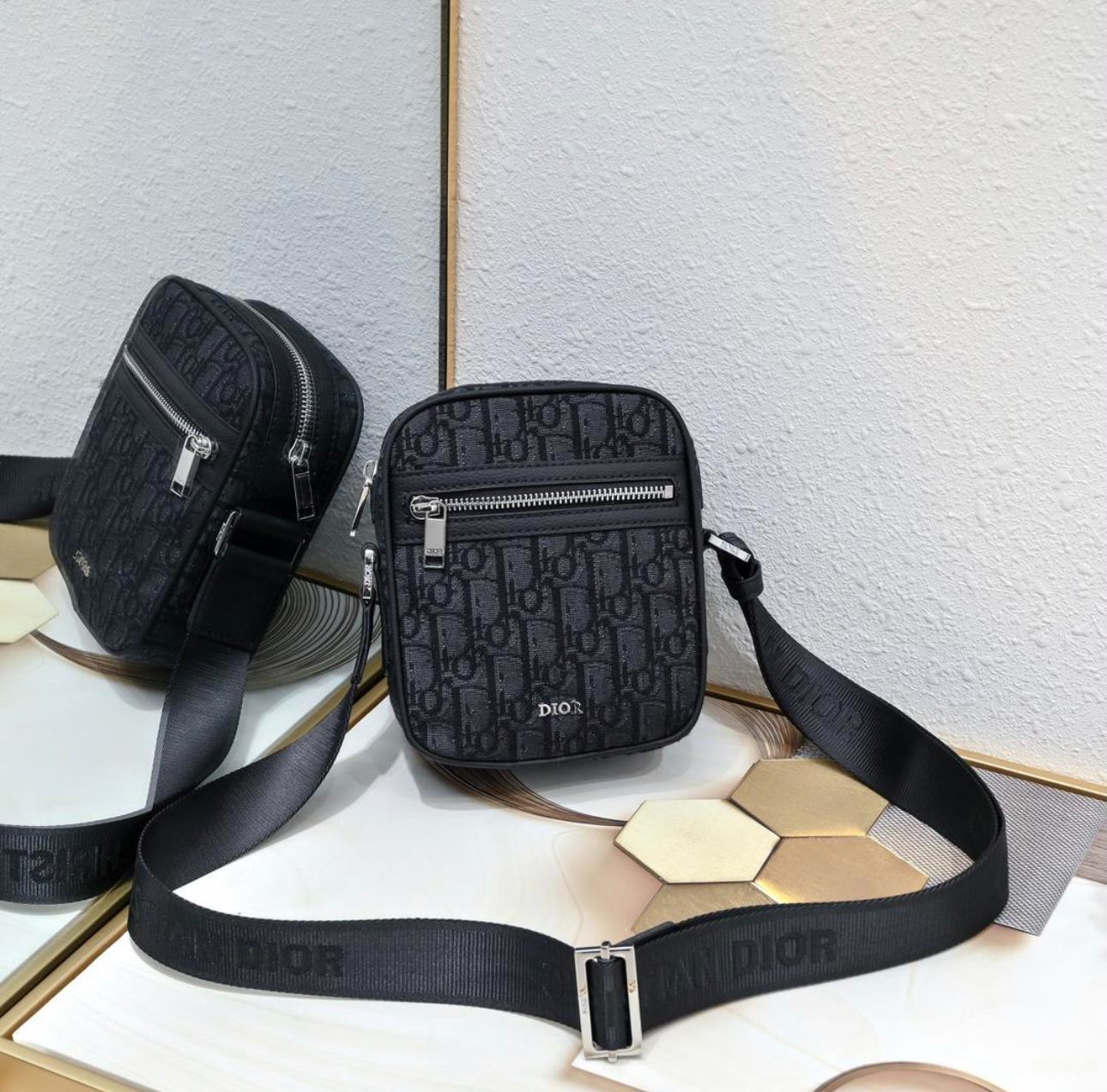 美品 DIOR メンズ 斜め掛けショルダーバッグ 【付属品完備 未使用級  