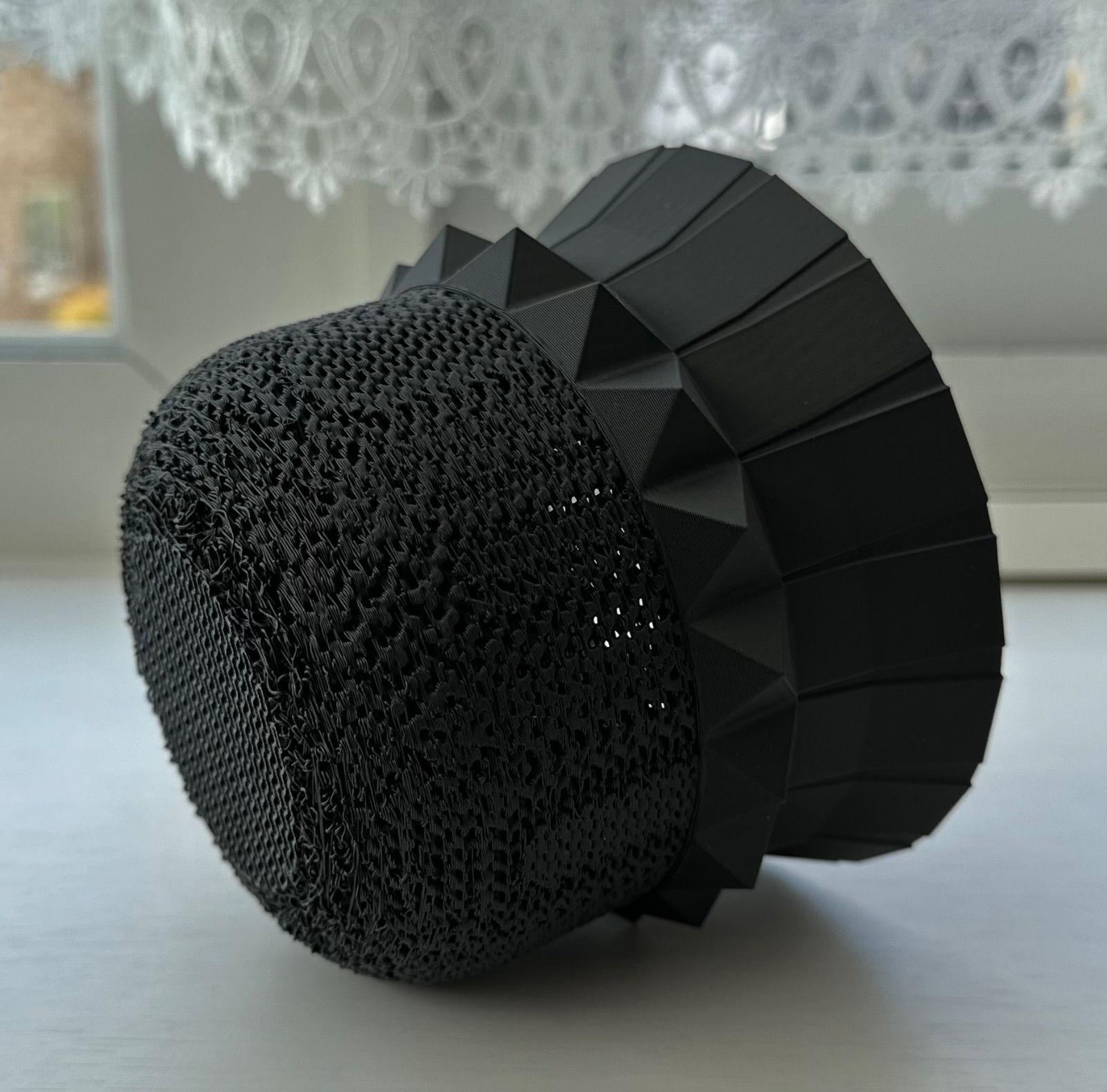 3dプリンター鉢 4号鉢 ジャイロイド メッシュ ブラック - メルカリ